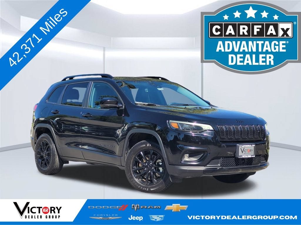 2023 Jeep Cherokee Altitude Lux in Black — front three-quarter view