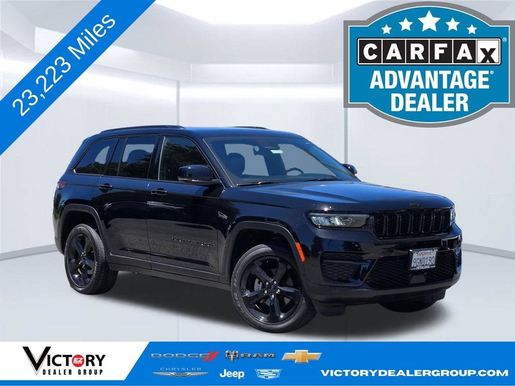 2023 Jeep Grand Cherokee Altitude in Black — front three-quarter view