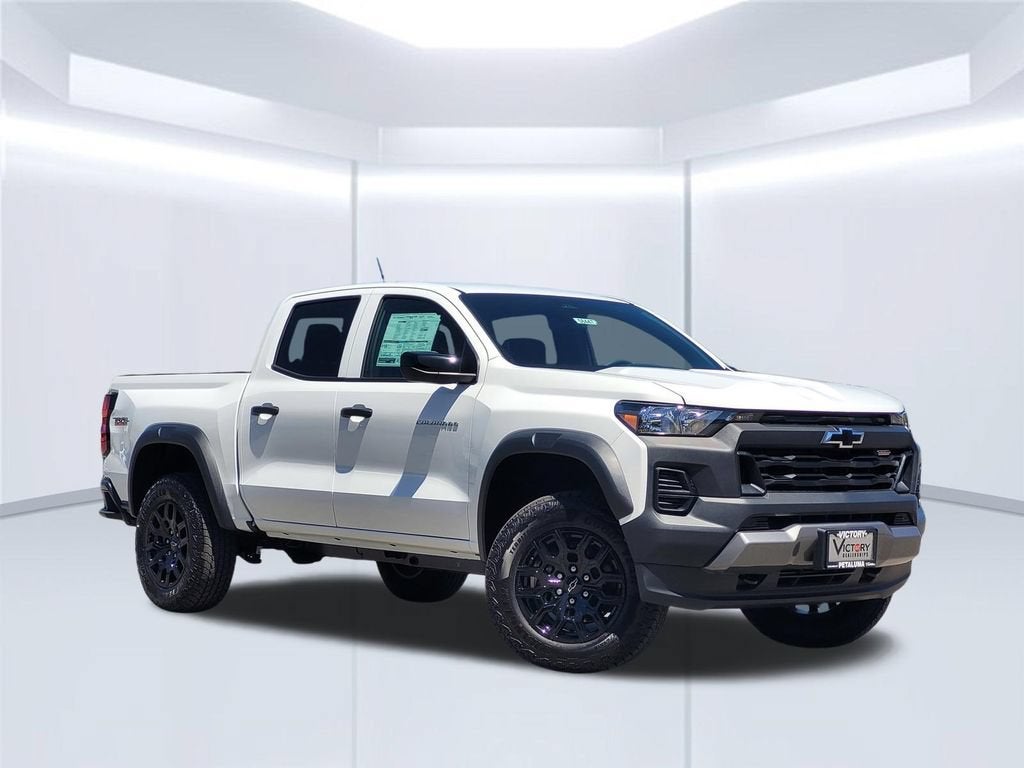 2026 Chevrolet Colorado Trail Boss in Summit White — front three-quarter view