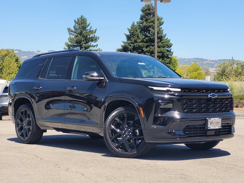 2026 Chevrolet Traverse RS in Mosaic Black Metallic — front three-quarter view