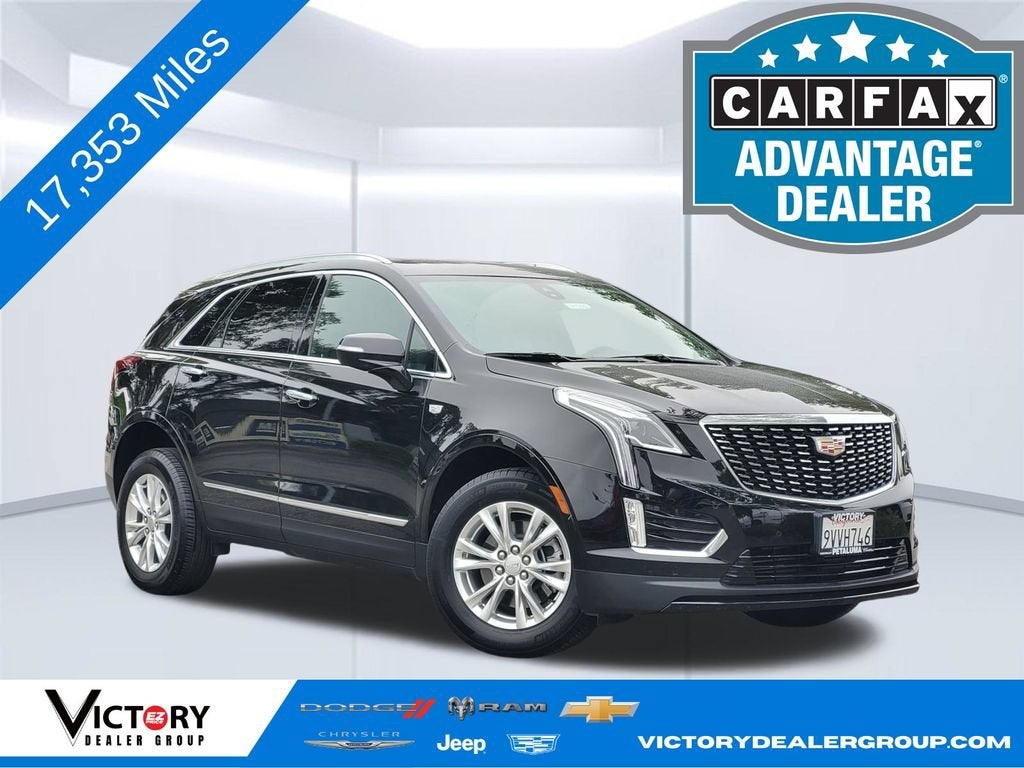 2025 Cadillac XT5 Luxury in Stellar Black Metallic — front three-quarter view