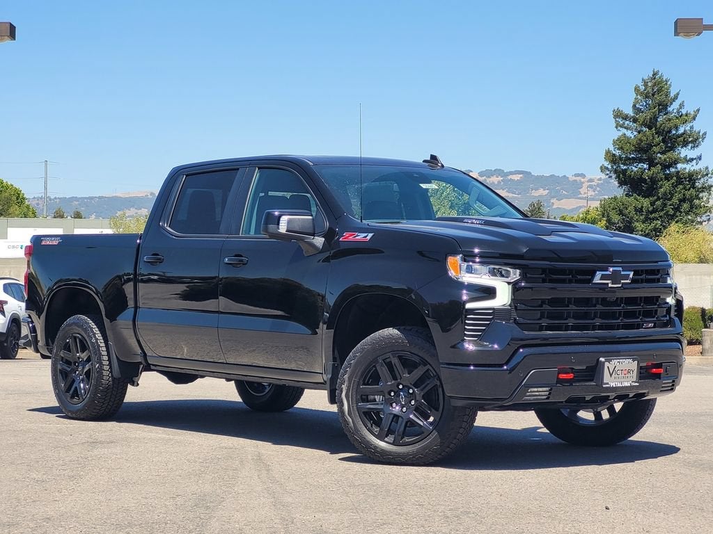 2026 Chevrolet Silverado 1500 LT Trail Boss in Black — front three-quarter view