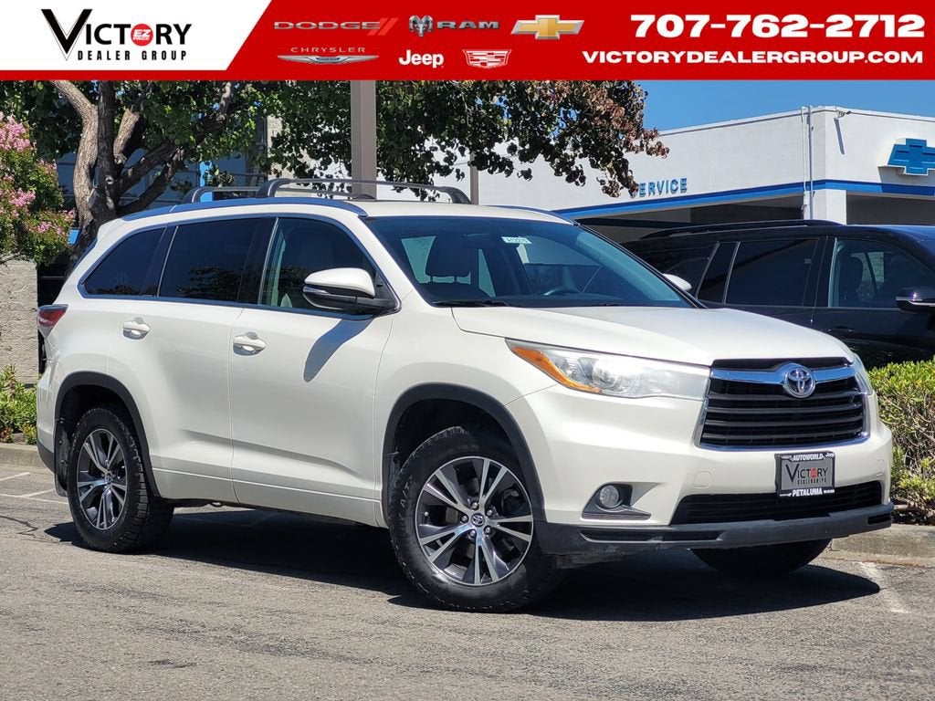 2016 Toyota Highlander XLE in Blizzard Pearl — front three-quarter view